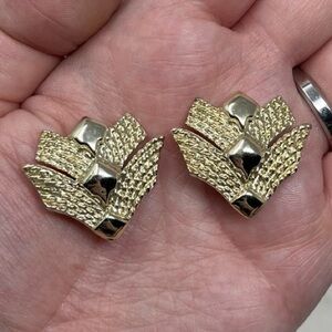 Vintage Signed Leru Gold Tone Clip On Earrings Retro Classy Modernist